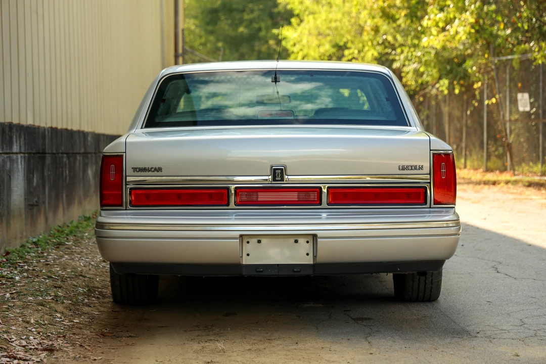 1996 Lincoln Town Car - Image 6 of 31