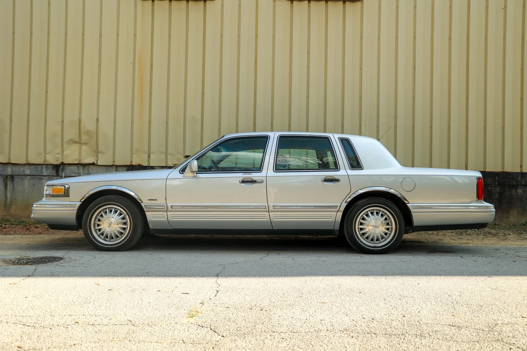 1996 Lincoln Town Car - Image 17 of 31