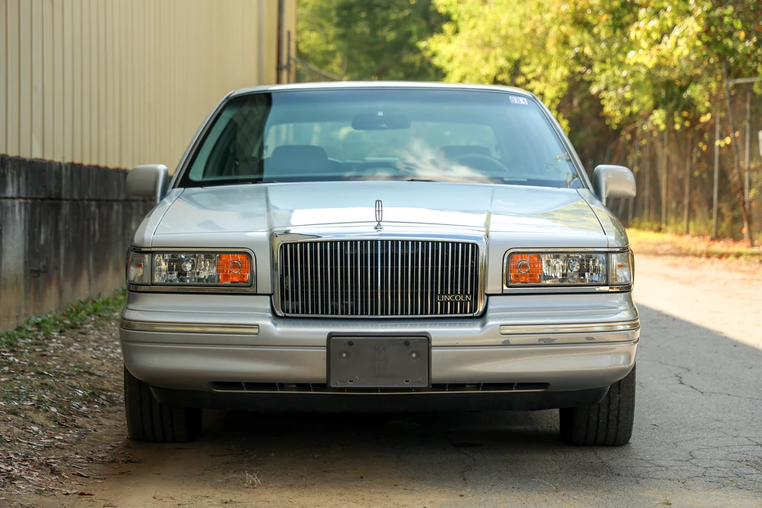 1996 Lincoln Town Car - Image 23 of 31