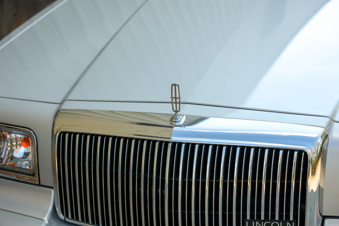 1996 Lincoln Town Car - Image 25 of 31