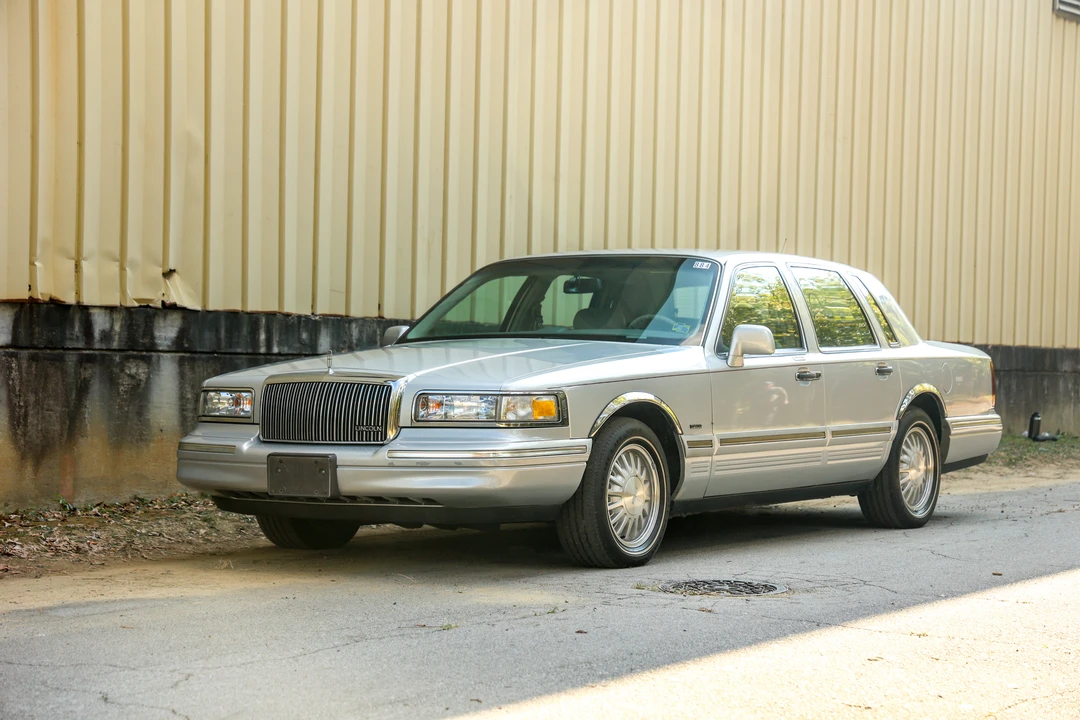 1996 Lincoln Town Car - Image 21 of 31
