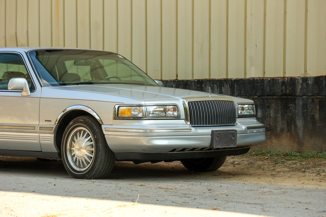 1996 Lincoln Town Car - Image 7 of 31