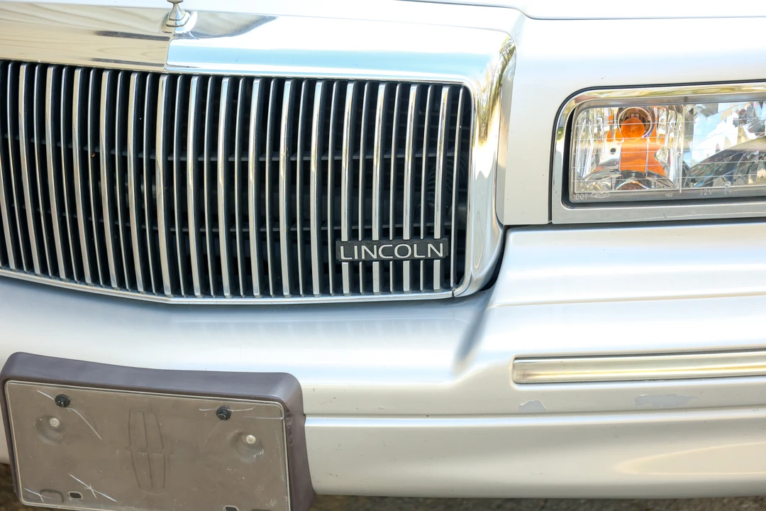 1996 Lincoln Town Car - Image 24 of 31