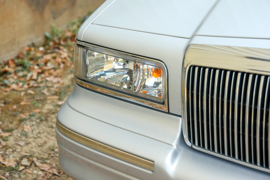 1996 Lincoln Town Car - Image 31 of 31