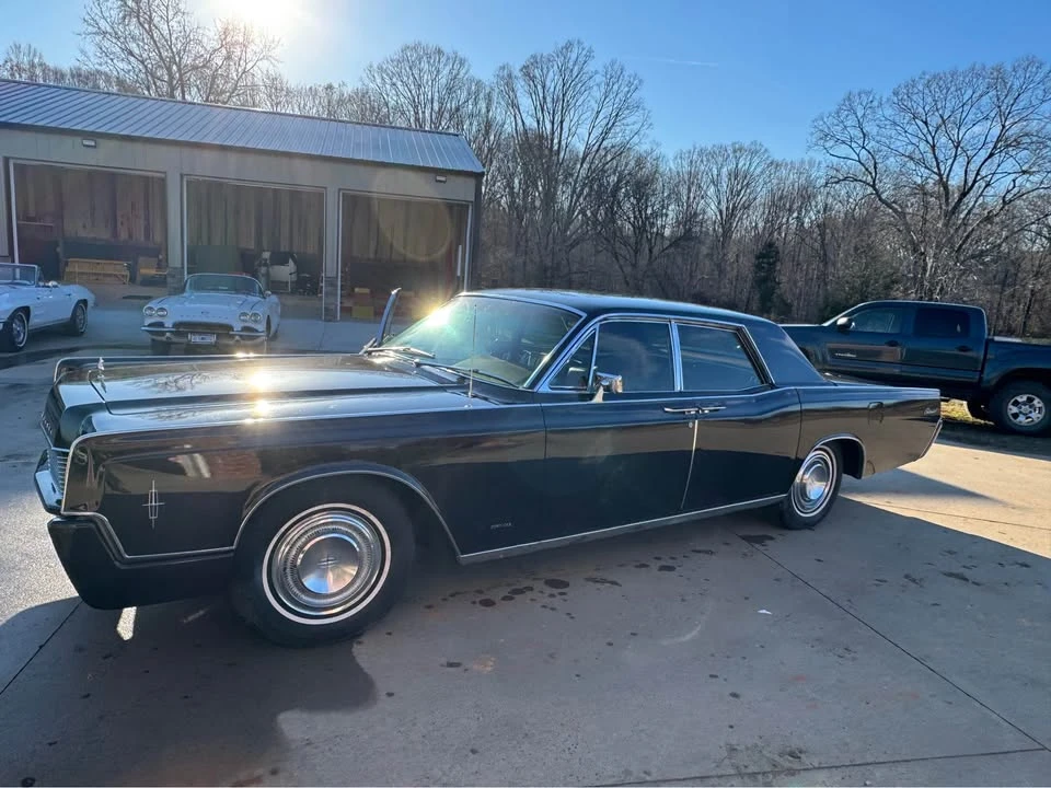 Lincoln Continental 4th Gen - Image 4 of 8
