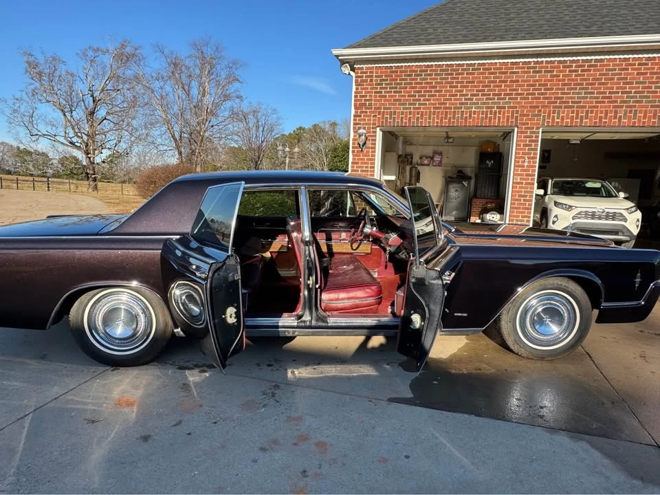 Lincoln Continental 4th Gen - Image 2 of 8