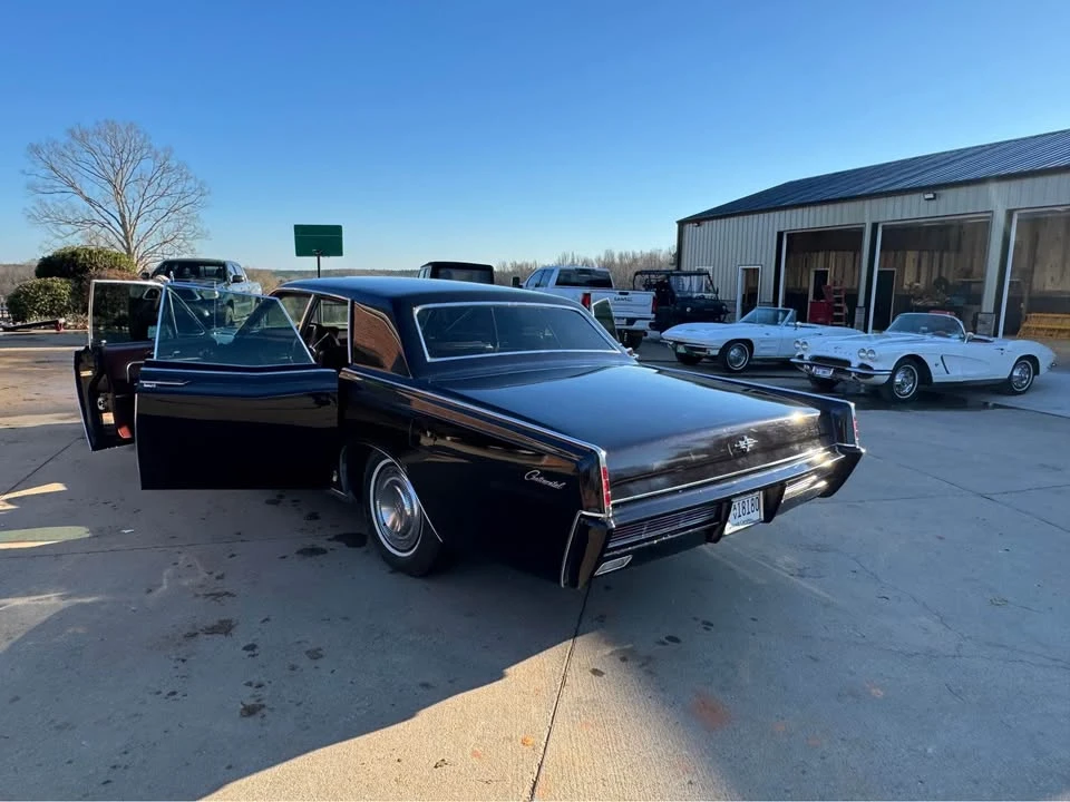 Lincoln Continental 4th Gen - Image 6 of 8