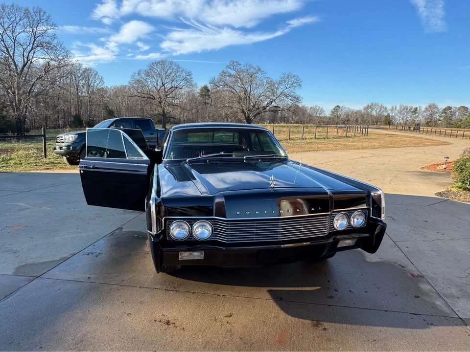 Lincoln Continental 4th Gen - Image 3 of 8