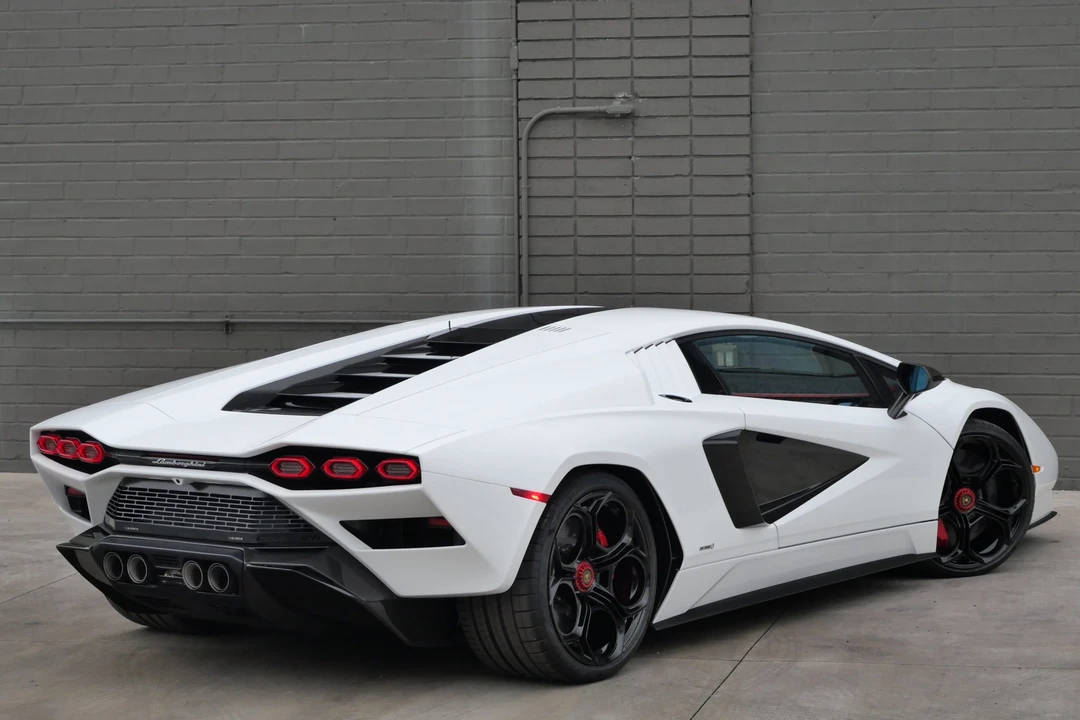 2022 Lamborghini Countach LPI 800-4 - Image 12 of 31