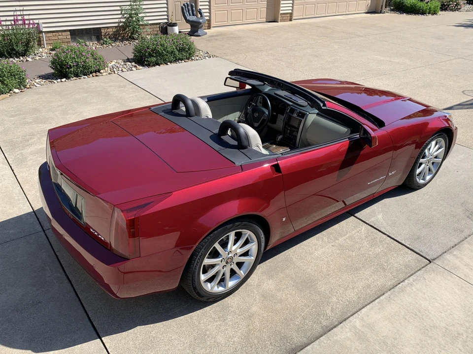 2006 Cadillac XLR-V - Image 11 of 31