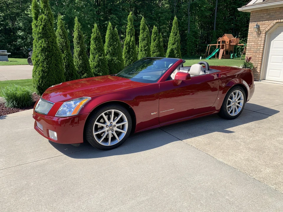 2006 Cadillac XLR-V - Image 2 of 31