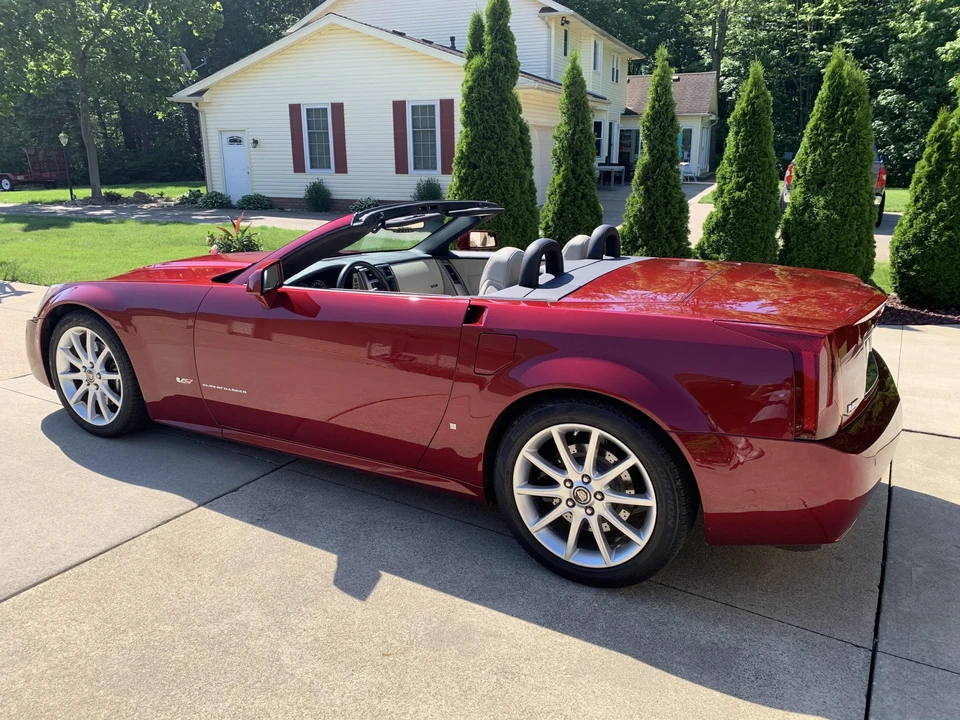 2006 Cadillac XLR-V - Image 13 of 31