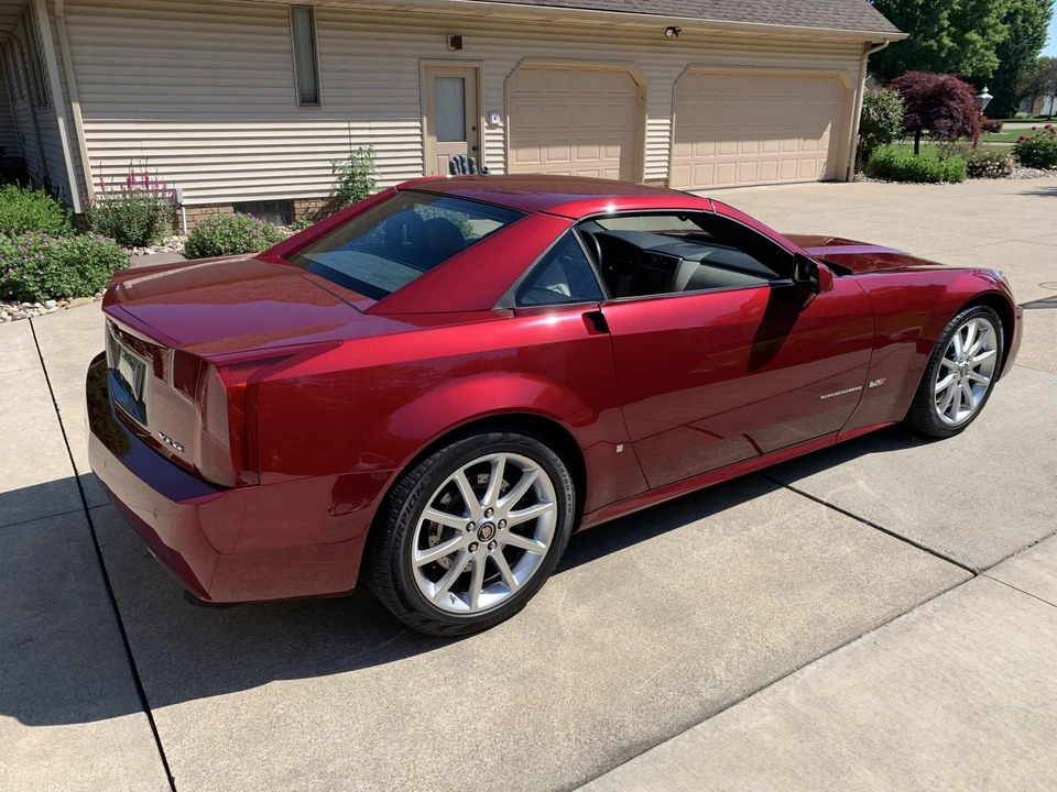 2006 Cadillac XLR-V - Image 22 of 31