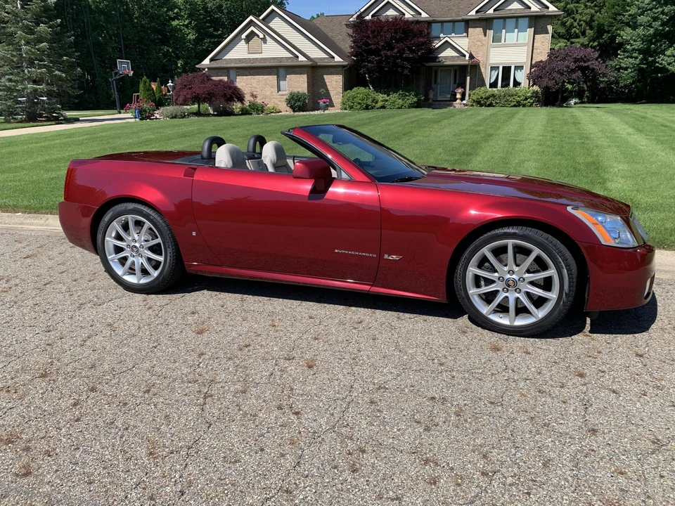 2006 Cadillac XLR-V - Image 8 of 31