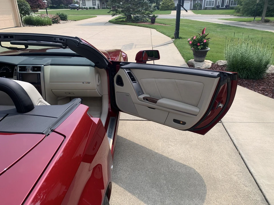 2006 Cadillac XLR-V - Image 30 of 31