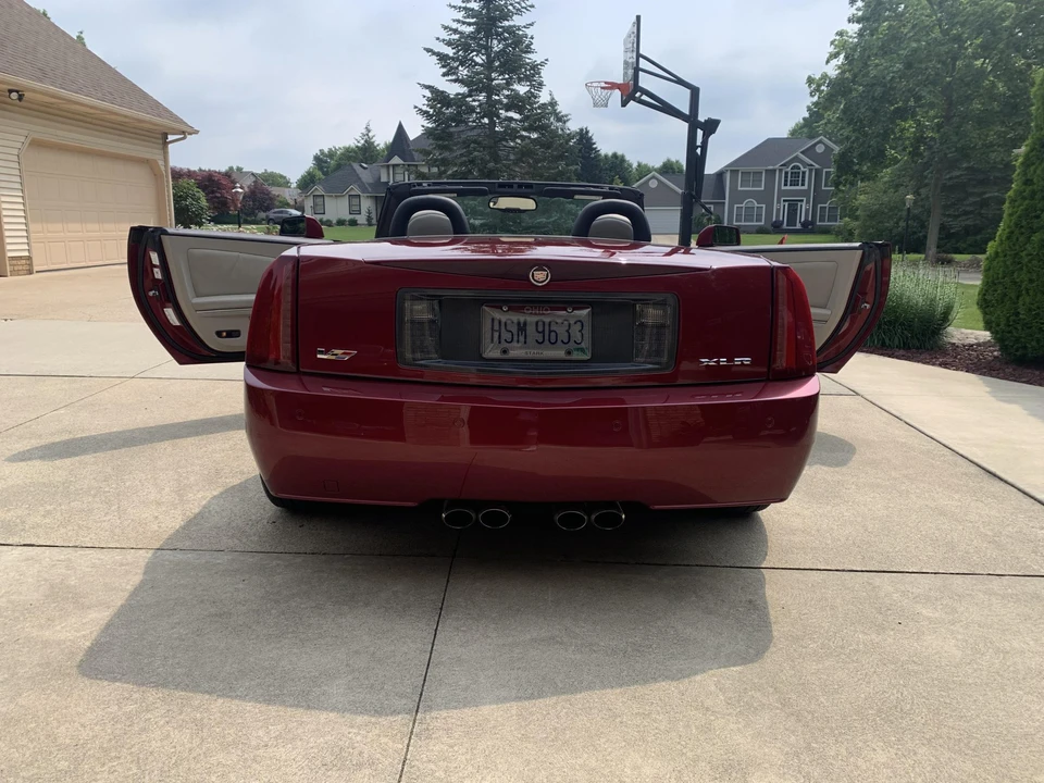 2006 Cadillac XLR-V - Image 28 of 31