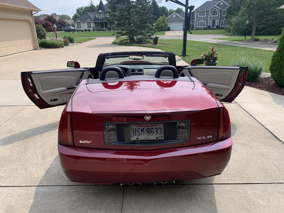 2006 Cadillac XLR-V - Image 29 of 31