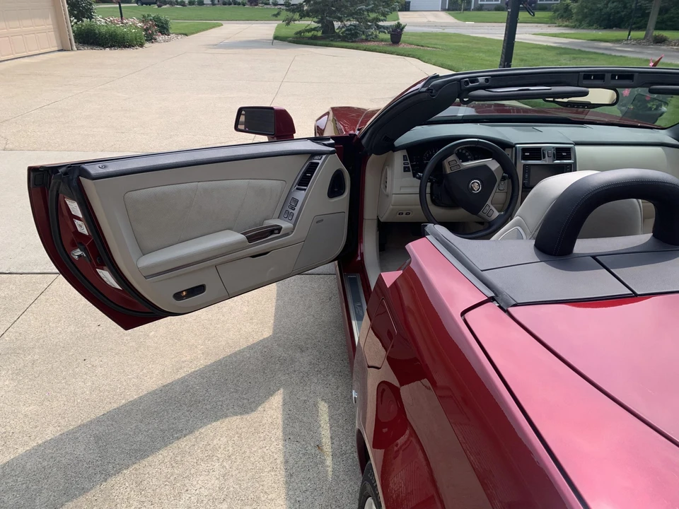 2006 Cadillac XLR-V - Image 27 of 31