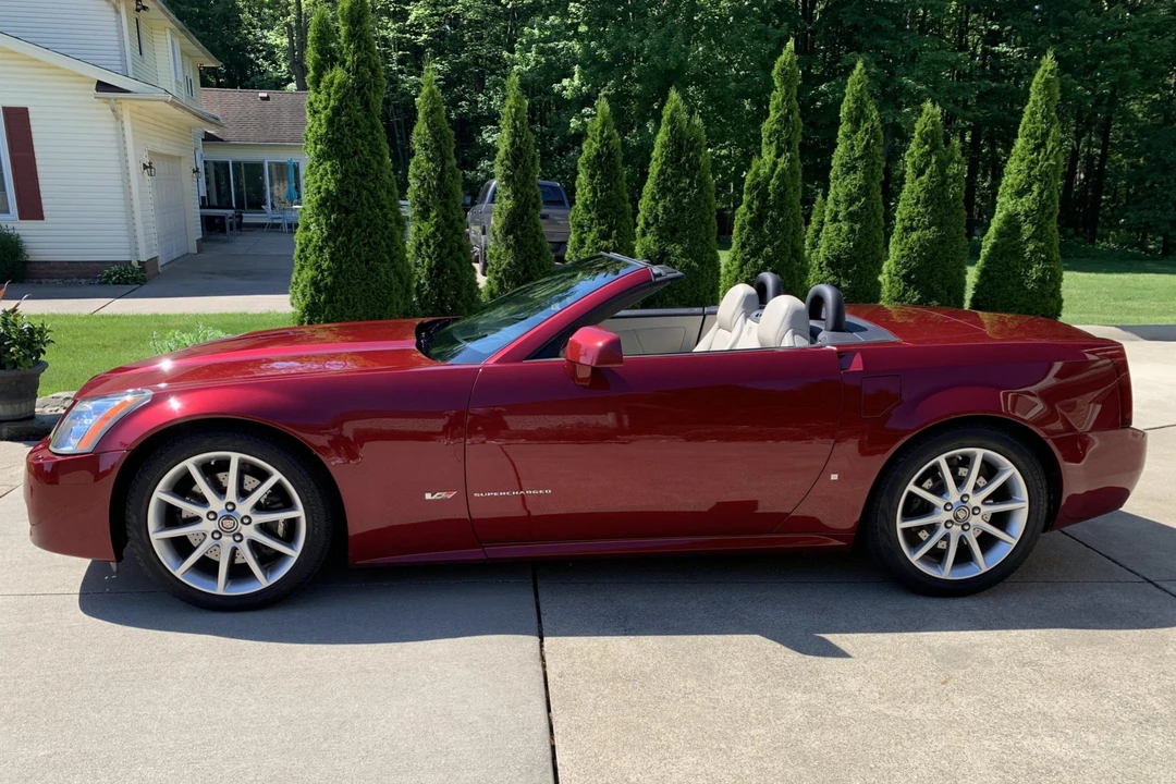 2006 Cadillac XLR-V - Image 14 of 31