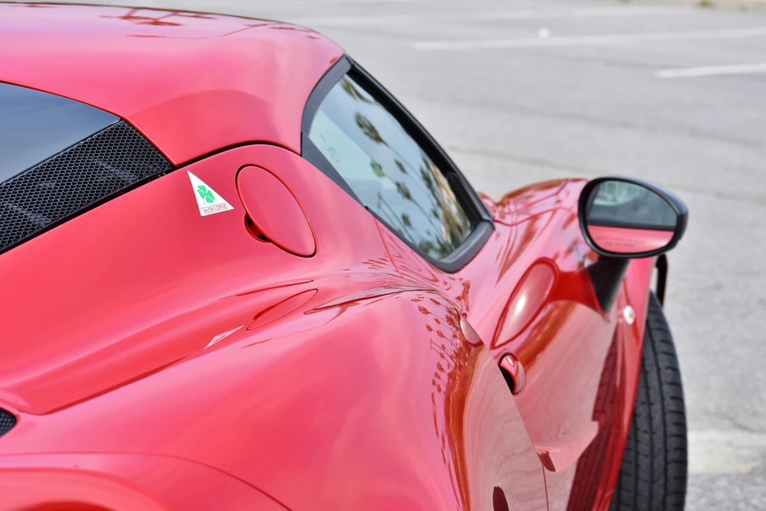 2015 Alfa Romeo 4C Coupe - Image 29 of 31