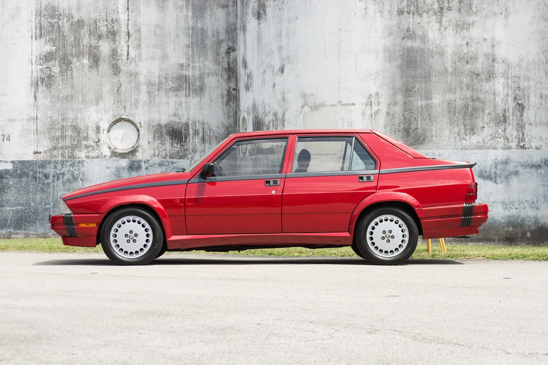 1989 Alfa Romeo 75/Milano - Image 2 of 31
