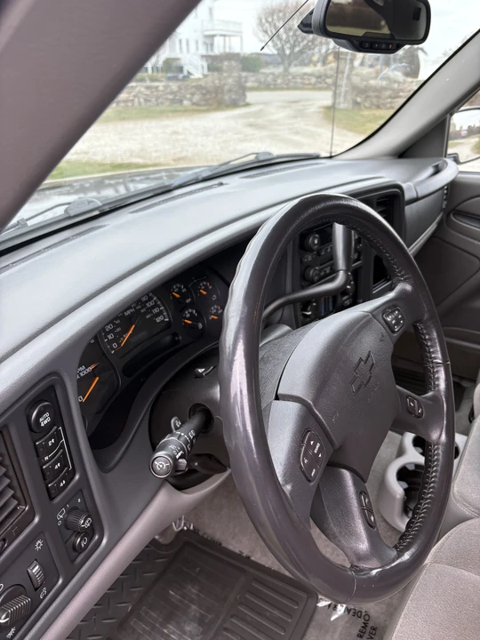 2005 Chevrolet Suburban 9th Gen - Image 11 of 12