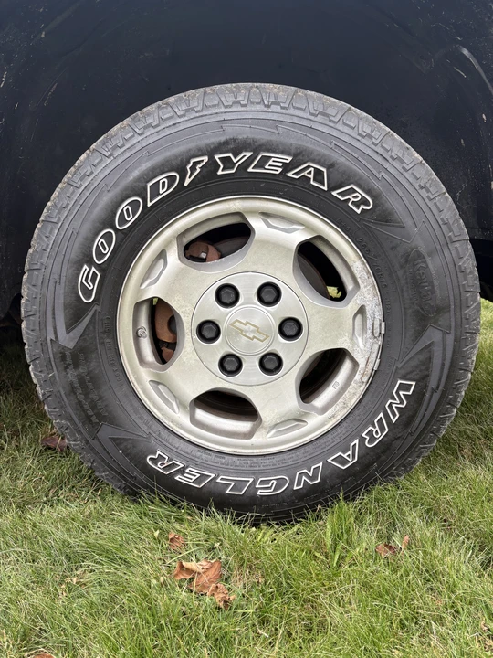 2005 Chevrolet Suburban 9th Gen - Image 7 of 12