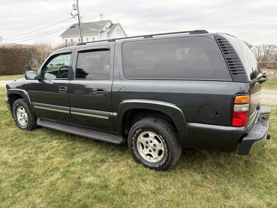 2005 Chevrolet Suburban 9th Gen - Image 2 of 12