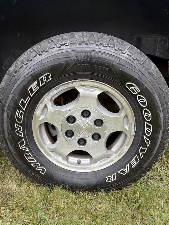 2005 Chevrolet Suburban 9th Gen - Image 9 of 12