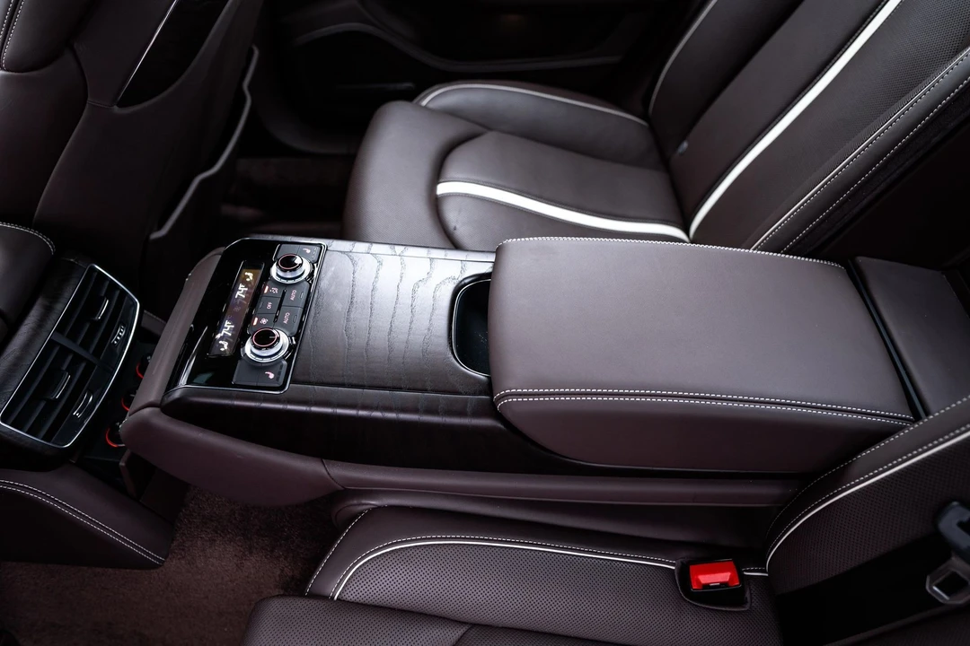 2016 Audi D4 S8 - Image 5 of 31