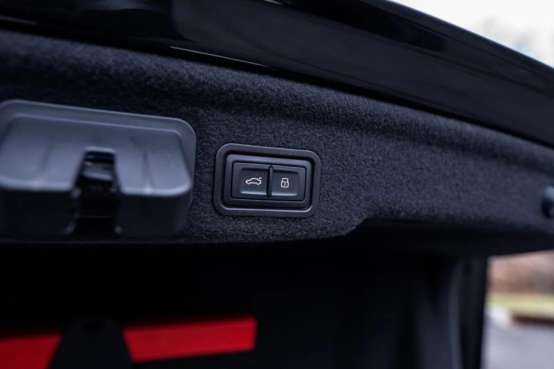 2016 Audi D4 S8 - Image 7 of 31