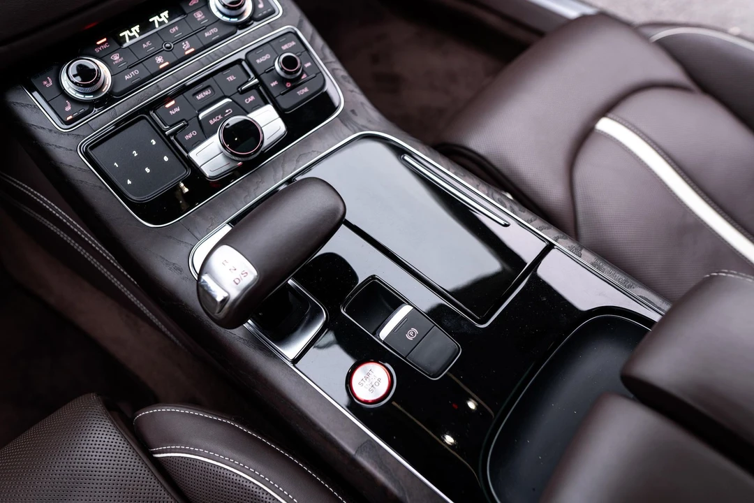 2016 Audi D4 S8 - Image 2 of 31