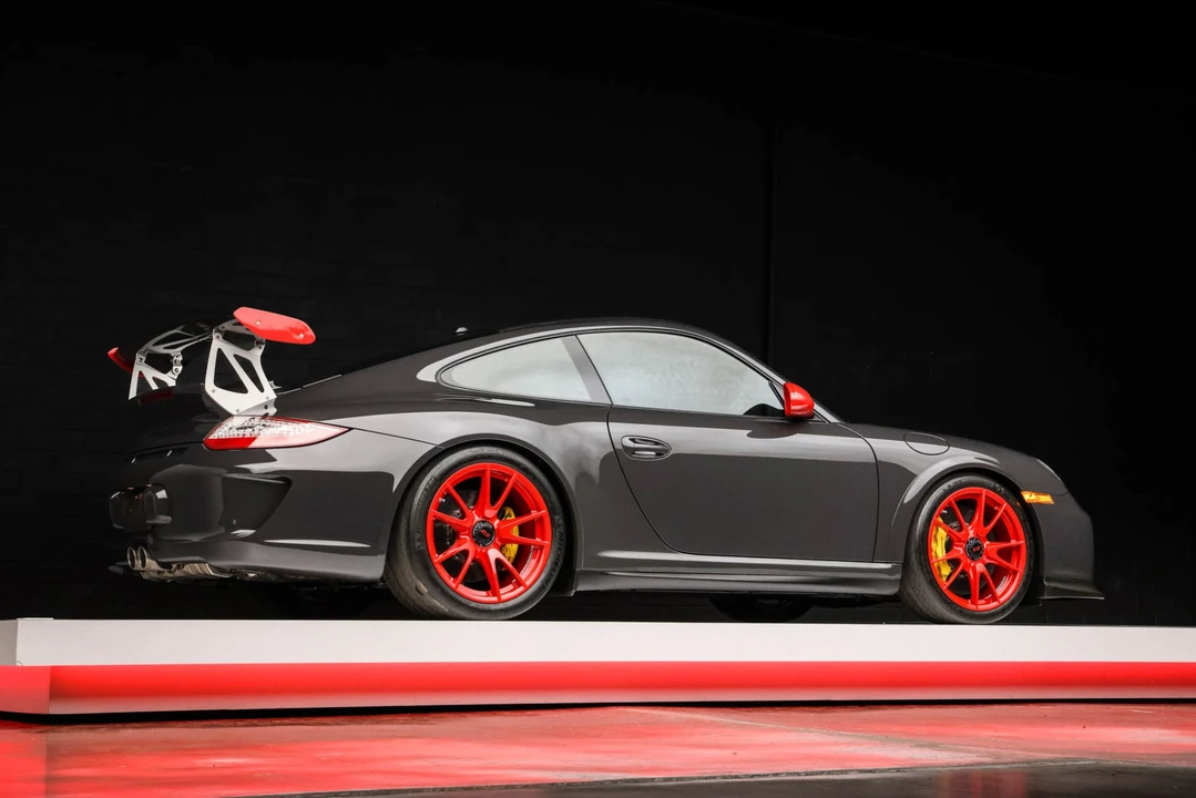 2011 Porsche 997 GT3 RS - Image 17 of 31