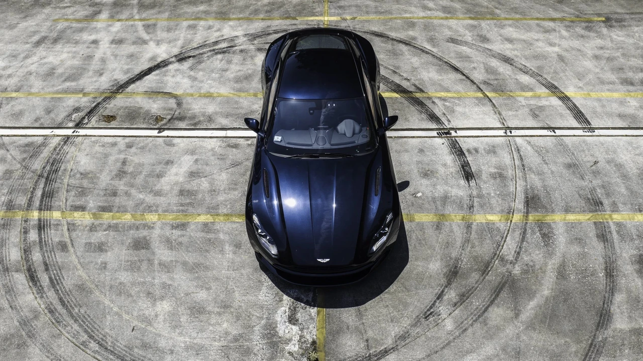 2021 Aston Martin DB11 V8 - Image 22 of 31