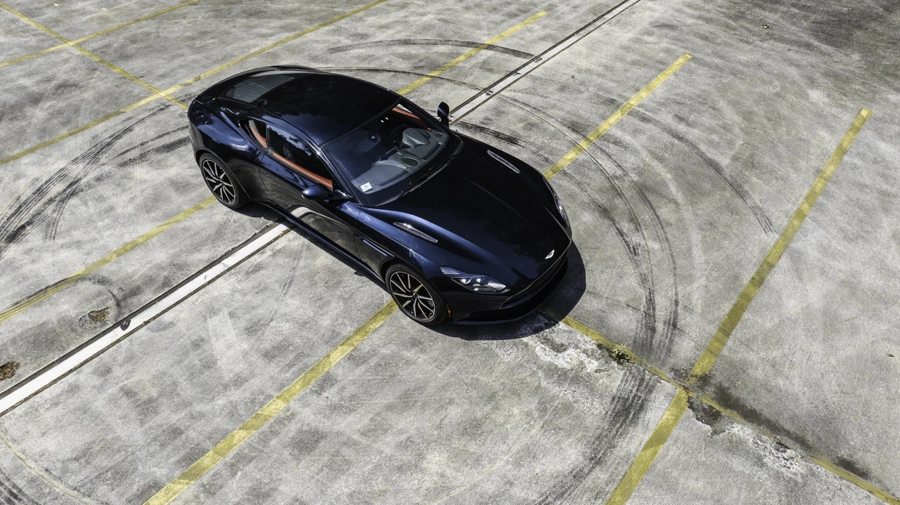2021 Aston Martin DB11 V8 - Image 19 of 31