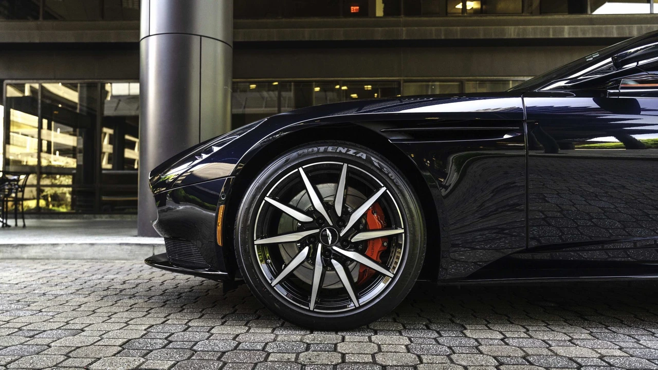 2021 Aston Martin DB11 V8 - Image 23 of 31