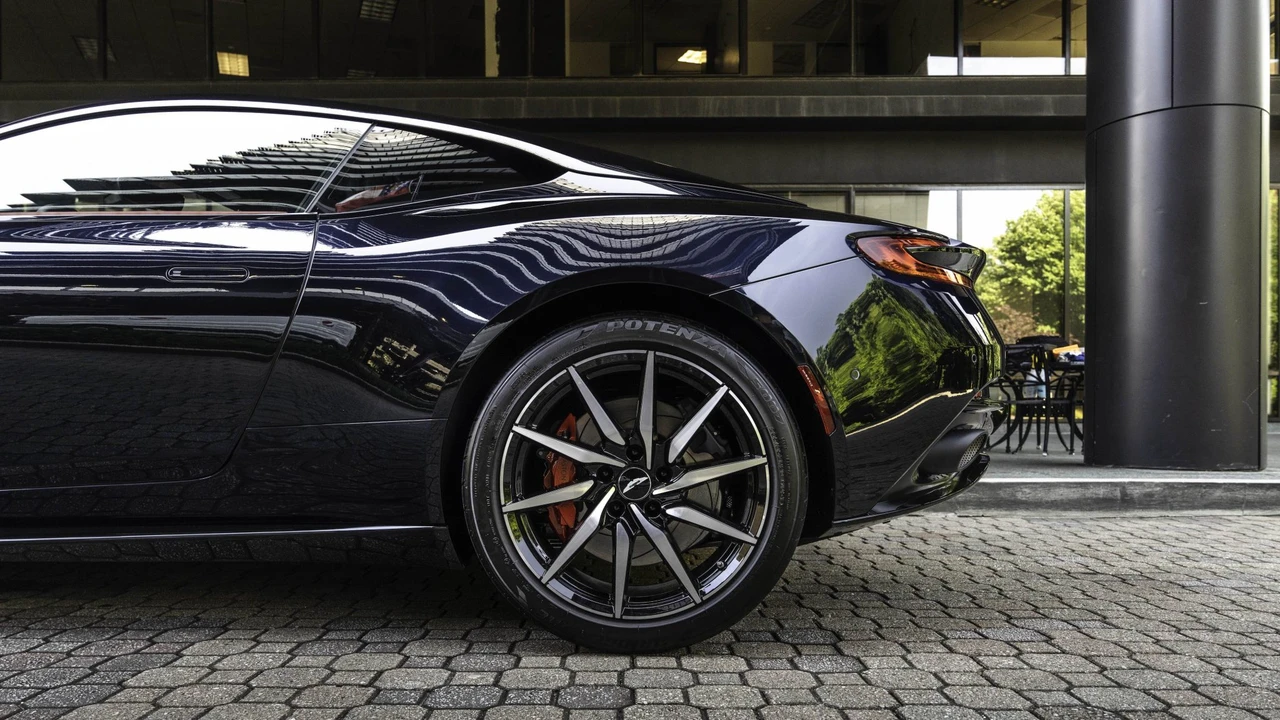 2021 Aston Martin DB11 V8 - Image 24 of 31