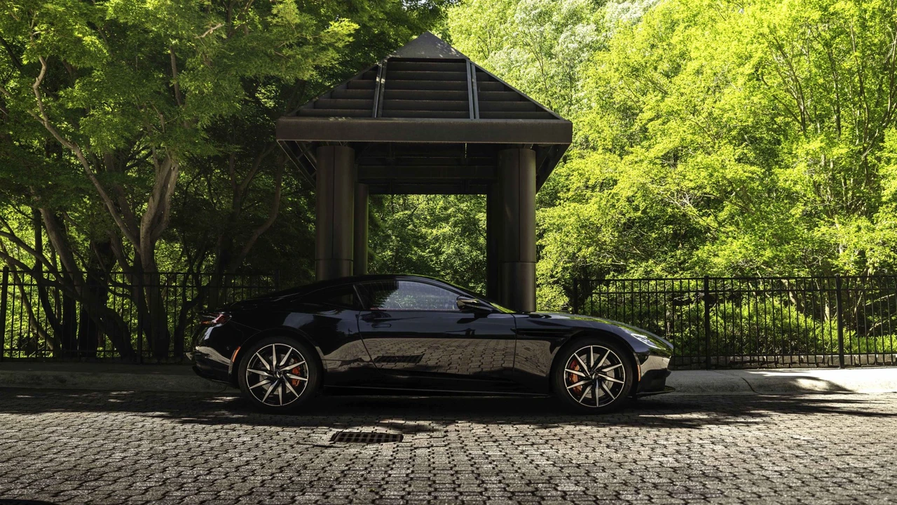 2021 Aston Martin DB11 V8 - Image 15 of 31
