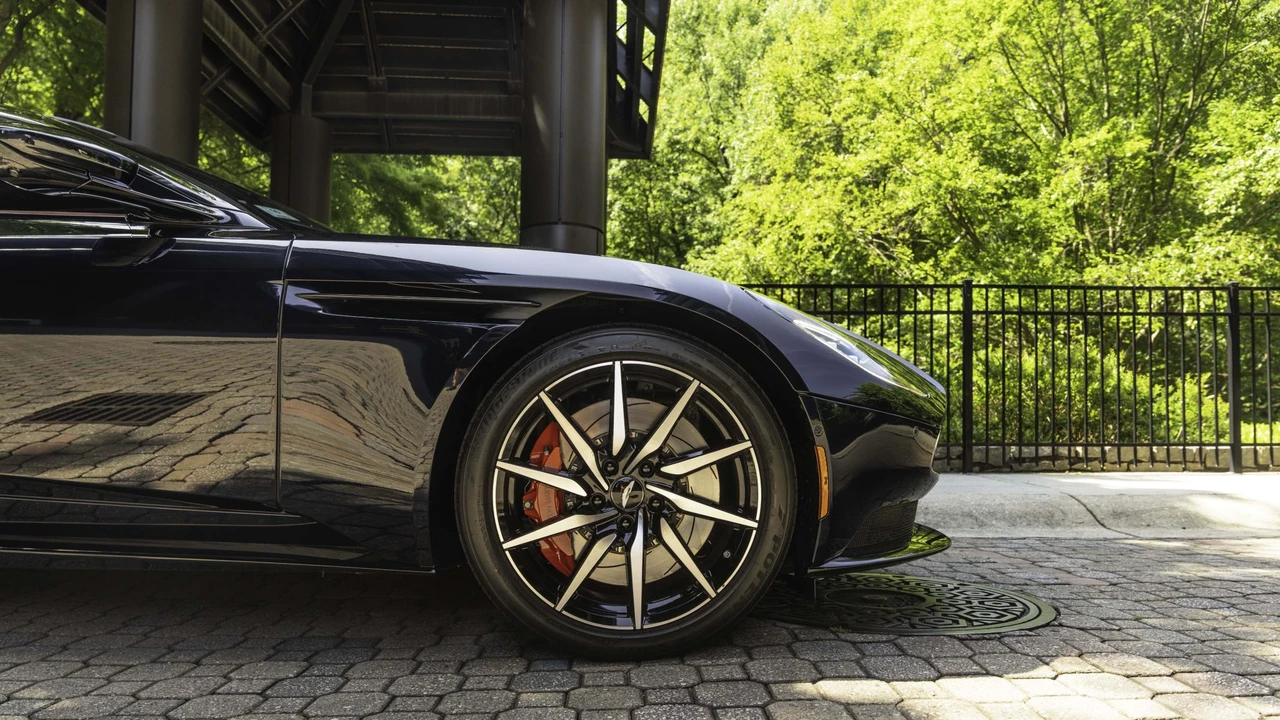 2021 Aston Martin DB11 V8 - Image 26 of 31