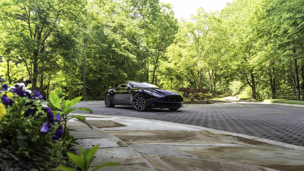 2021 Aston Martin DB11 V8 - Image 17 of 31