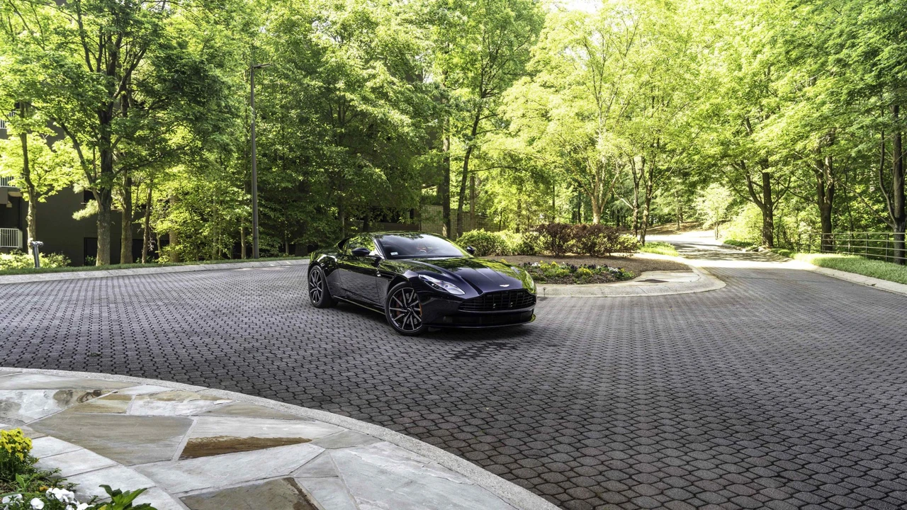 2021 Aston Martin DB11 V8 - Image 18 of 31