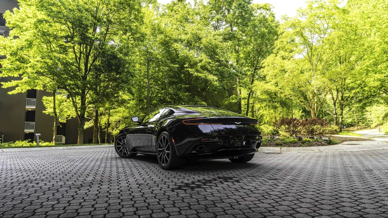 2021 Aston Martin DB11 V8 - Image 9 of 31