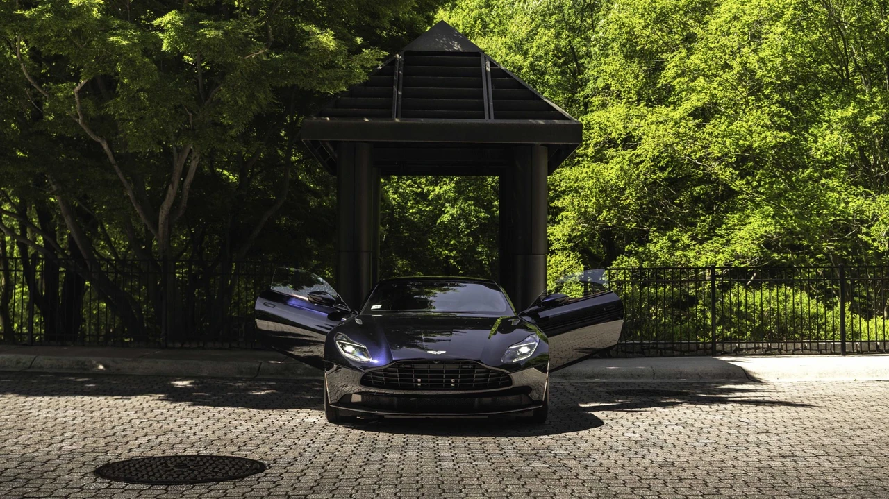 2021 Aston Martin DB11 V8 - Image 21 of 31
