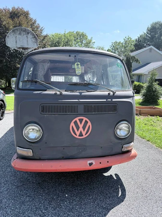 1969 Volkswagen Bay-Window Bus - Image 2 of 9