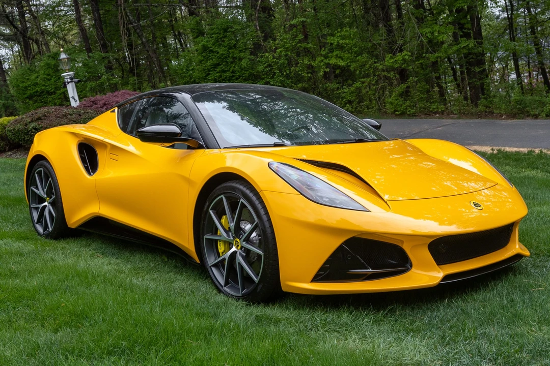 2024 Lotus Emira - Image 2 of 31
