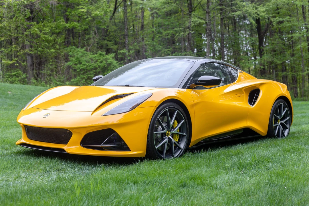 2024 Lotus Emira - Image 7 of 31