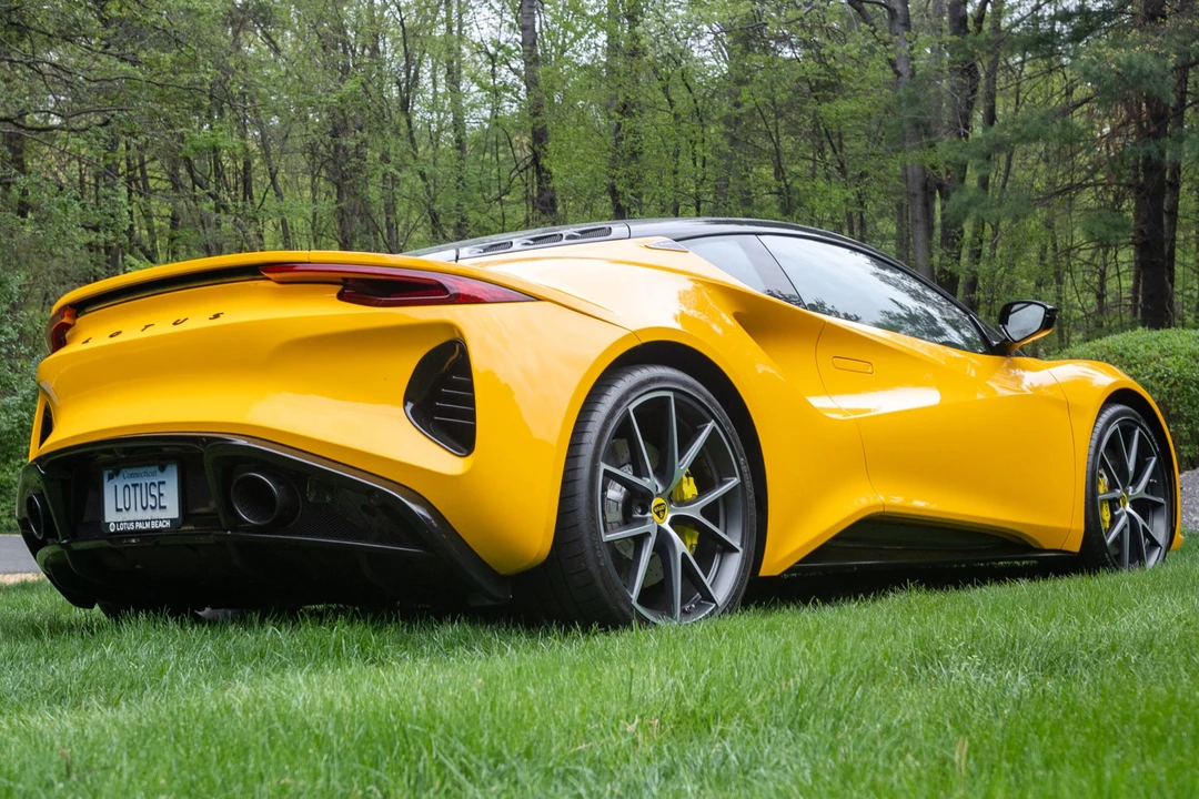 2024 Lotus Emira - Image 13 of 31