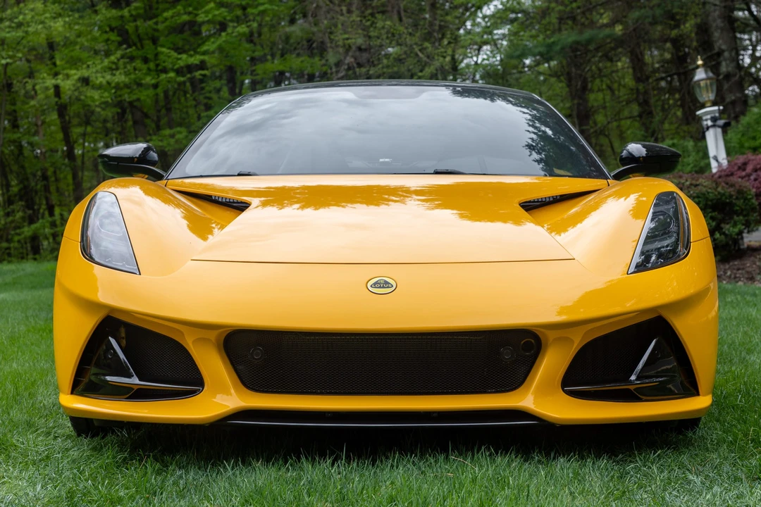 2024 Lotus Emira - Image 6 of 31