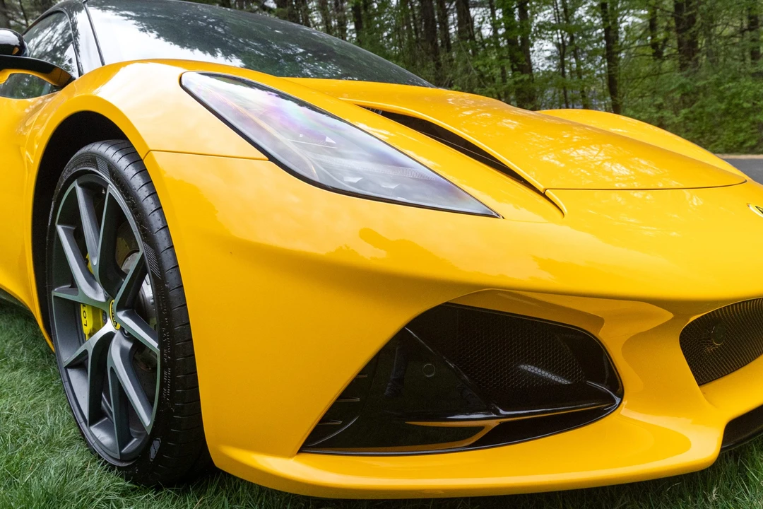 2024 Lotus Emira - Image 18 of 31