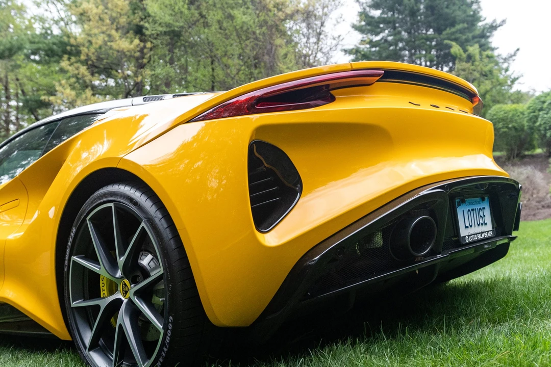 2024 Lotus Emira - Image 30 of 31
